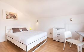 Tooting Broadway Studios & Rooms By Dc London Rooms